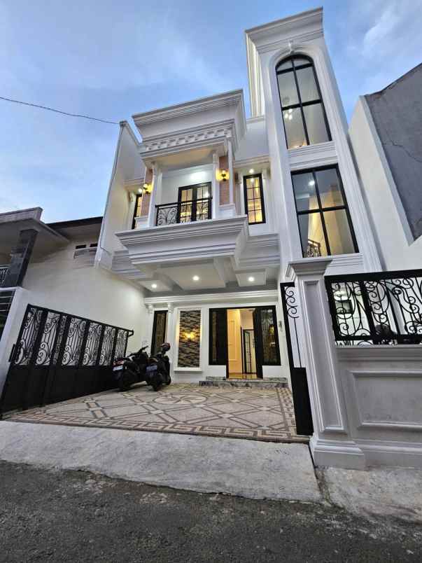 dijual rumah jalan raya jagakarsa