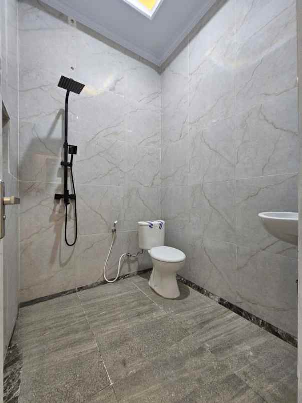 dijual rumah jalan raya jagakarsa