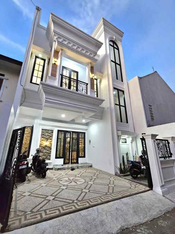 dijual rumah jalan raya jagakarsa