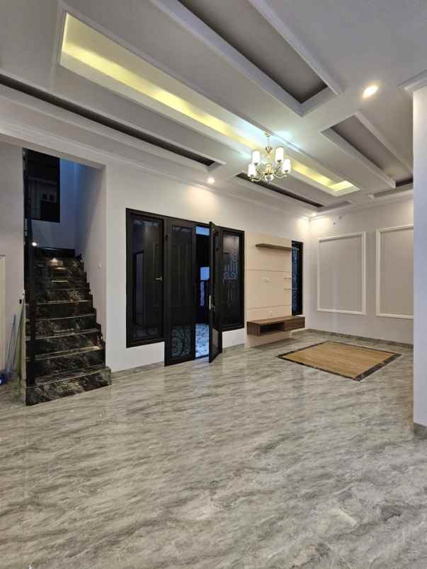 dijual rumah jalan raya jagakarsa