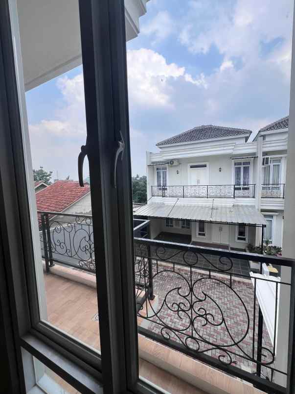 dijual rumah jalan raya kalimulya cilodong