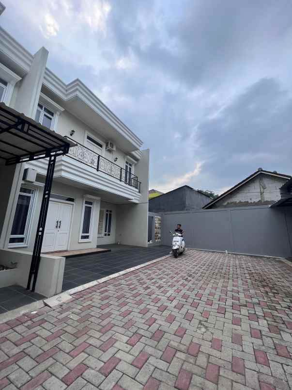 dijual rumah jalan raya kalimulya cilodong