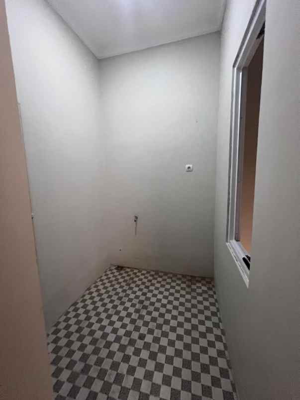 dijual rumah jalan raya kalimulya cilodong