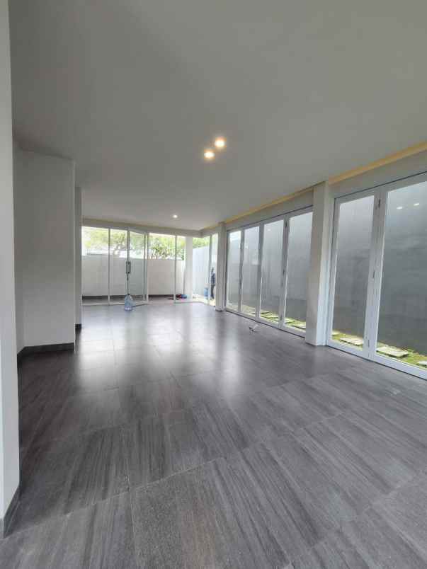 dijual rumah jalan raya lebak bulus