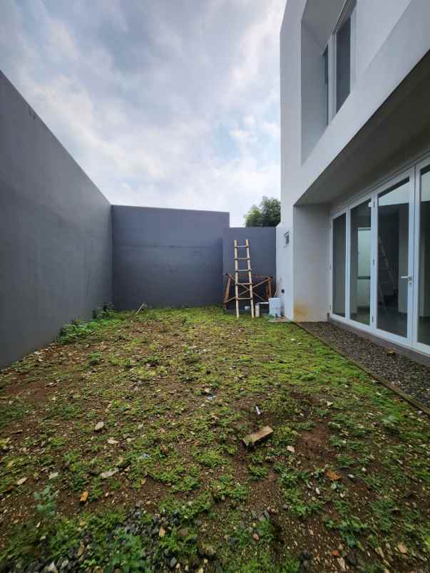 dijual rumah jalan raya lebak bulus