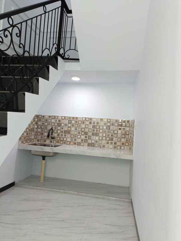 dijual rumah jalan raya margasatwa cilandak