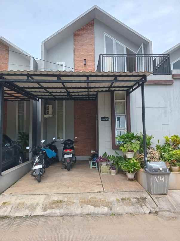 dijual rumah jalan raya meruyung limo