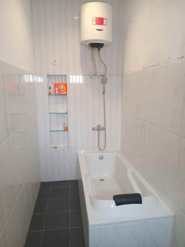 dijual rumah jalan raya meruyung limo