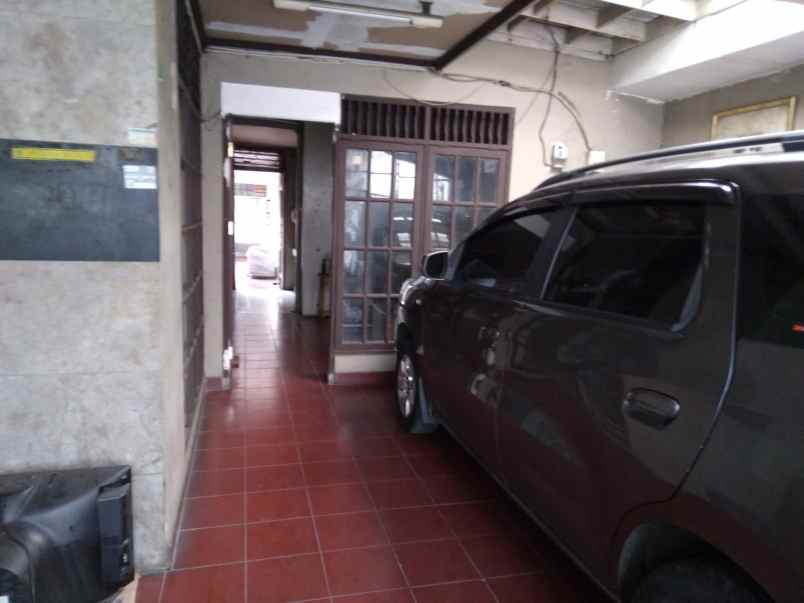 dijual rumah jalan raya pos pengumben