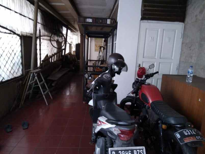 dijual rumah jalan raya pos pengumben