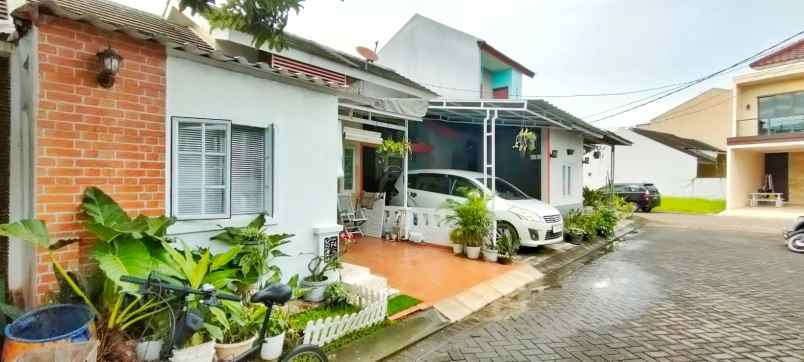 dijual rumah jalan raya serpong cisauk bsd