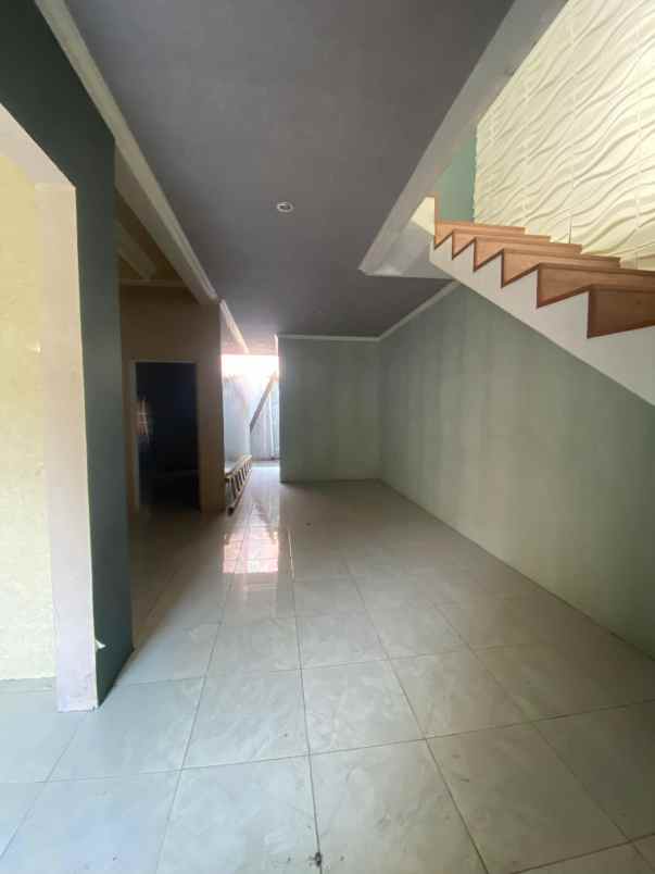 dijual rumah jalan samarinda sayap