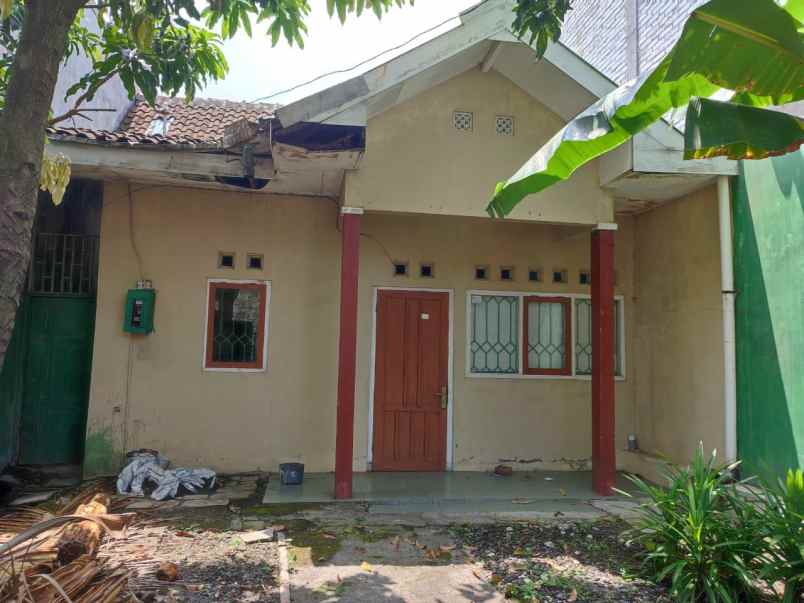 dijual rumah jalan singosari nusukan