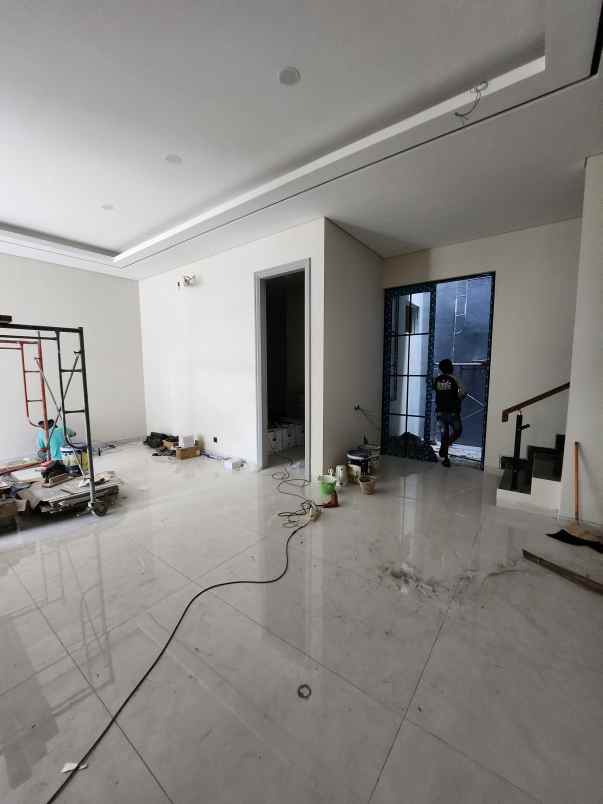 dijual rumah jalan woodland citraland