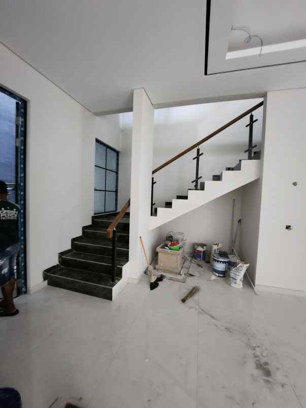 dijual rumah jalan woodland citraland