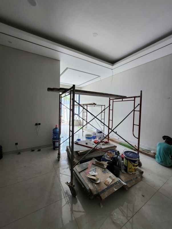 dijual rumah jalan woodland citraland