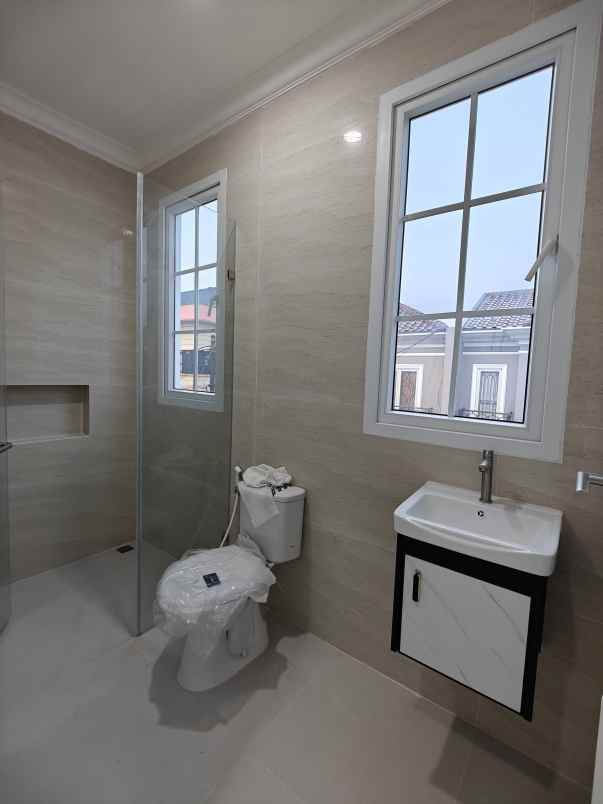 dijual rumah jatiwaringin bekasi