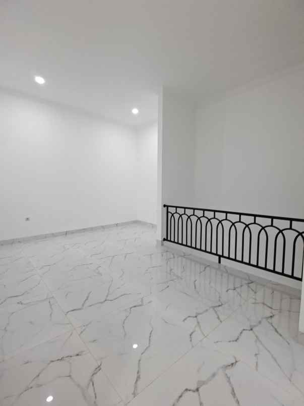 dijual rumah jatiwaringin bekasi