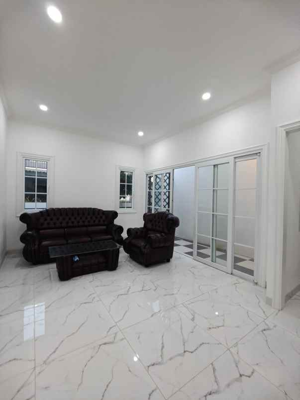 dijual rumah jatiwaringin bekasi