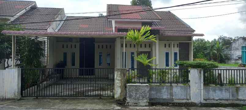 dijual rumah jl bina widya hr subrantas