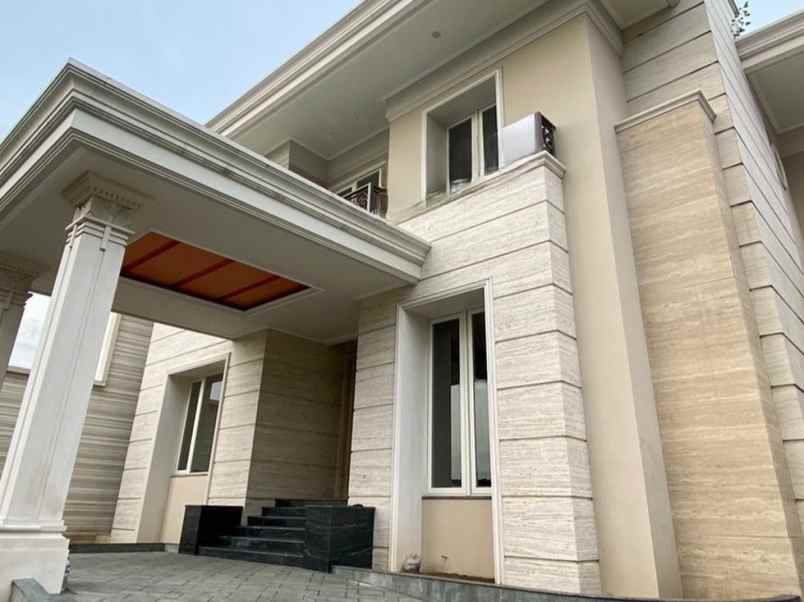 dijual rumah jl delta golf