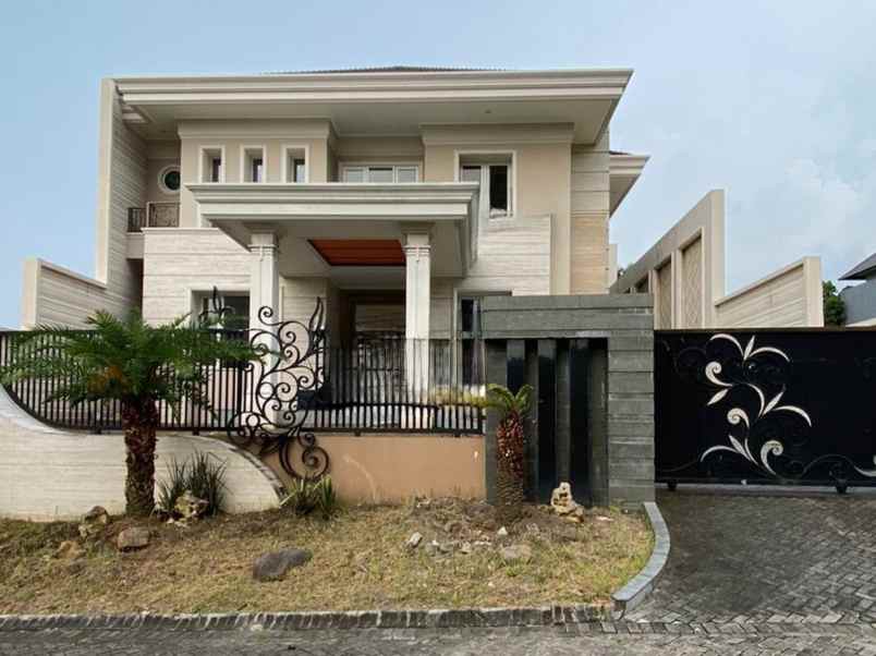 dijual rumah jl delta golf