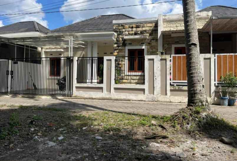 dijual rumah jl godean km 7