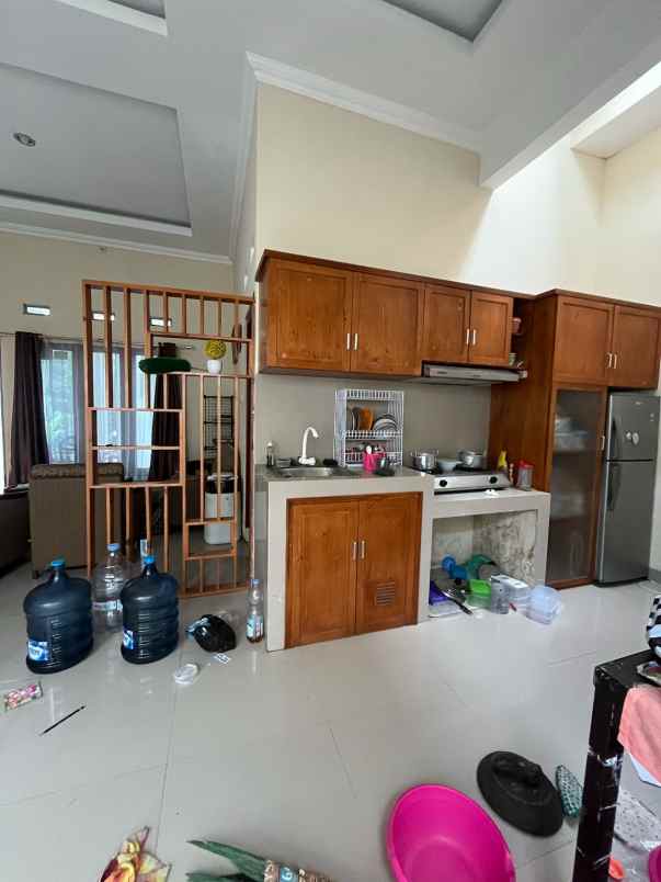 dijual rumah jl godean km 7