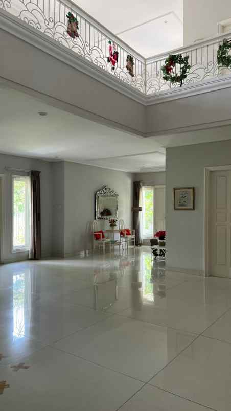 dijual rumah jl graha famili utara