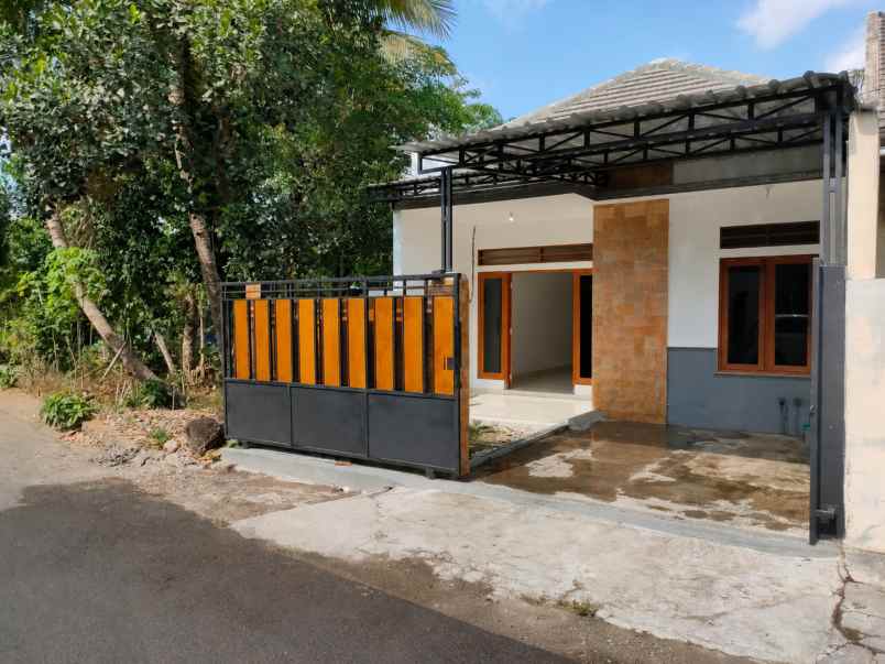dijual rumah jl kaliurang km 12