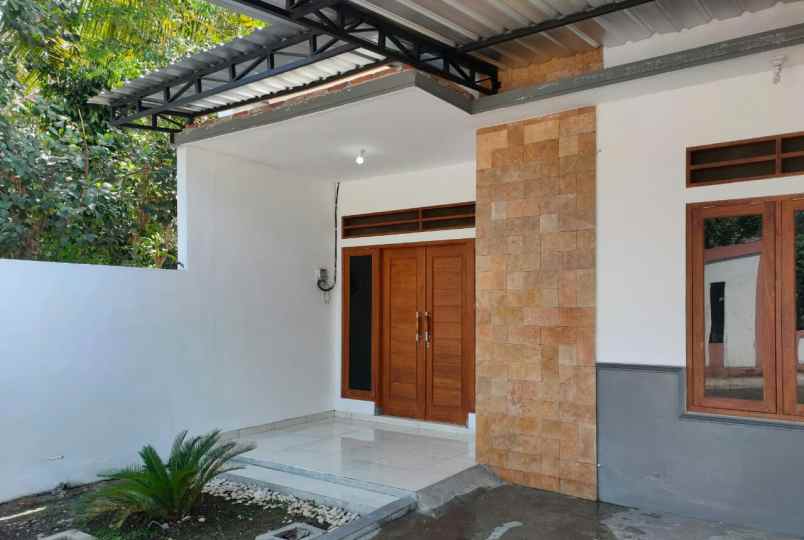 dijual rumah jl kaliurang km 12