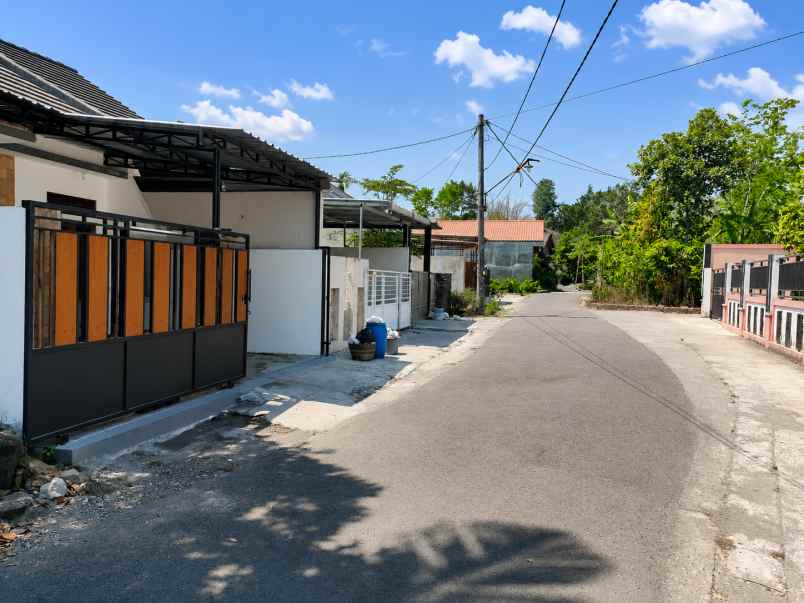 dijual rumah jl kaliurang km 12