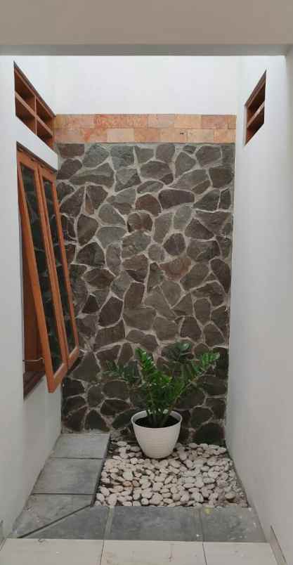 dijual rumah jl kaliurang km 12