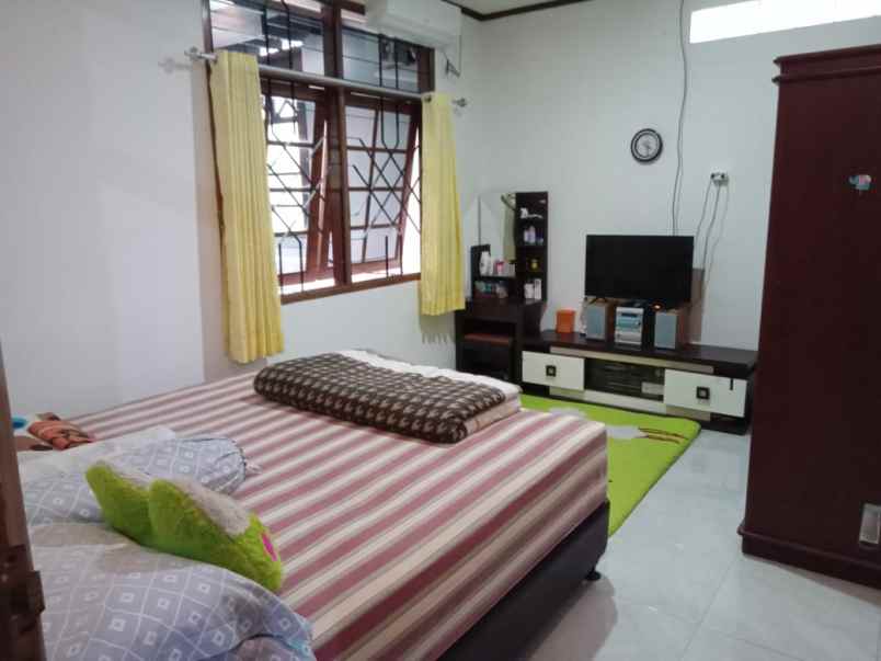 dijual rumah jl kembar timur bkr
