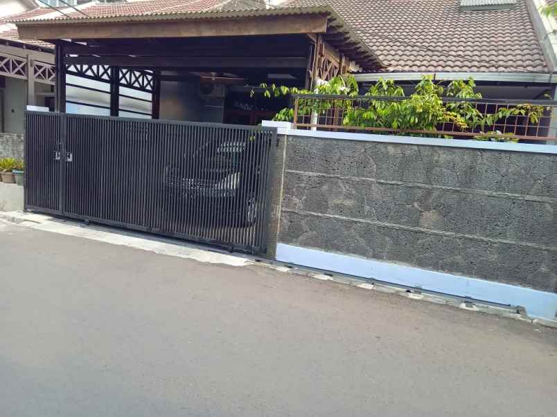 dijual rumah jl kembar timur bkr
