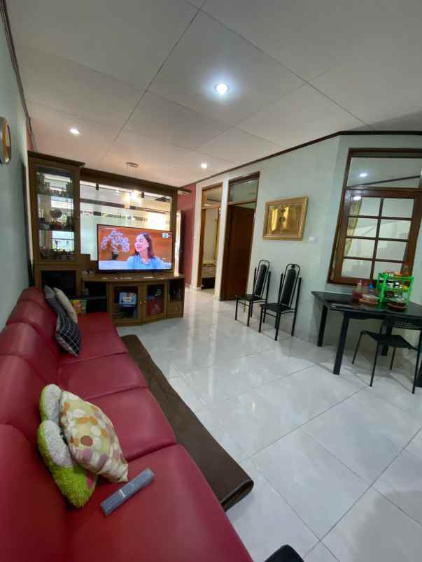 dijual rumah jl kembar timur bkr