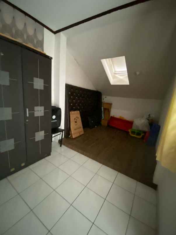 dijual rumah jl kembar timur bkr