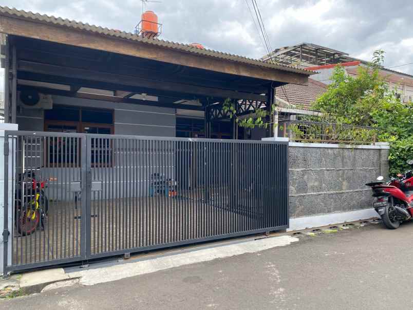 dijual rumah jl kembar timur bkr