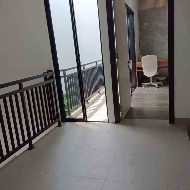 dijual rumah jl kemiri raya
