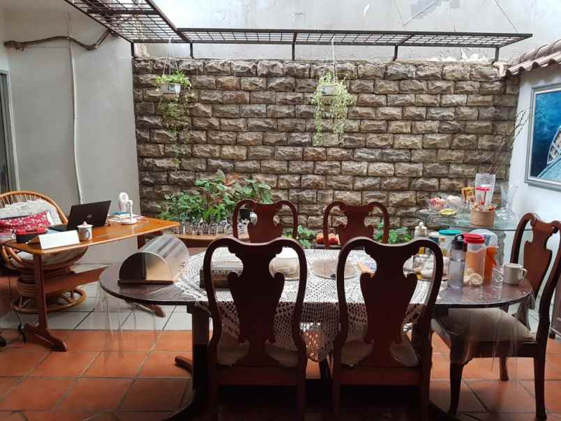 dijual rumah jl maribaya pangkalan jati