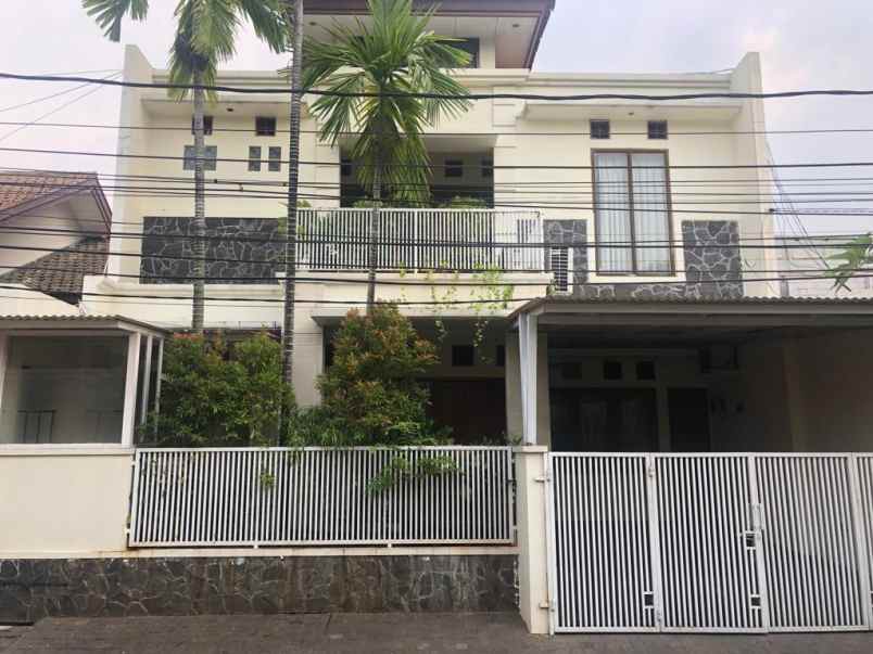 dijual rumah jl pasar minggu raya
