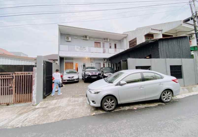dijual rumah jl pertukangan