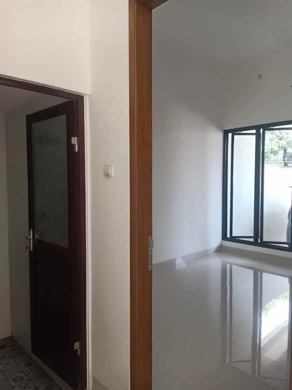 dijual rumah jl pondok kelapa duren
