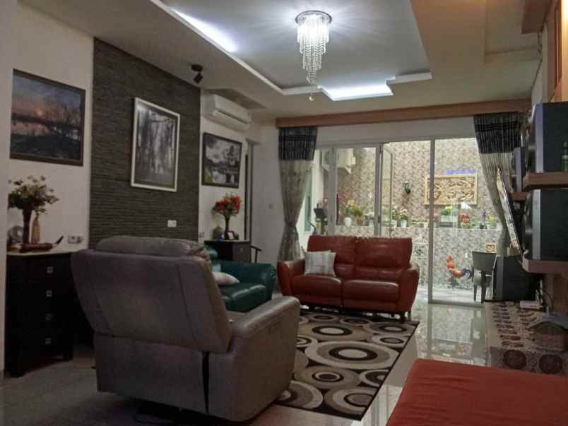 dijual rumah jl pondok labu cilandak