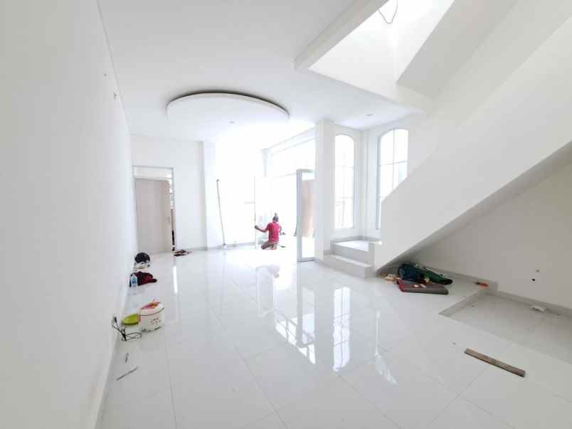 dijual rumah jl raya ceger