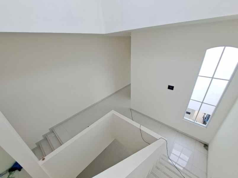 dijual rumah jl raya ceger