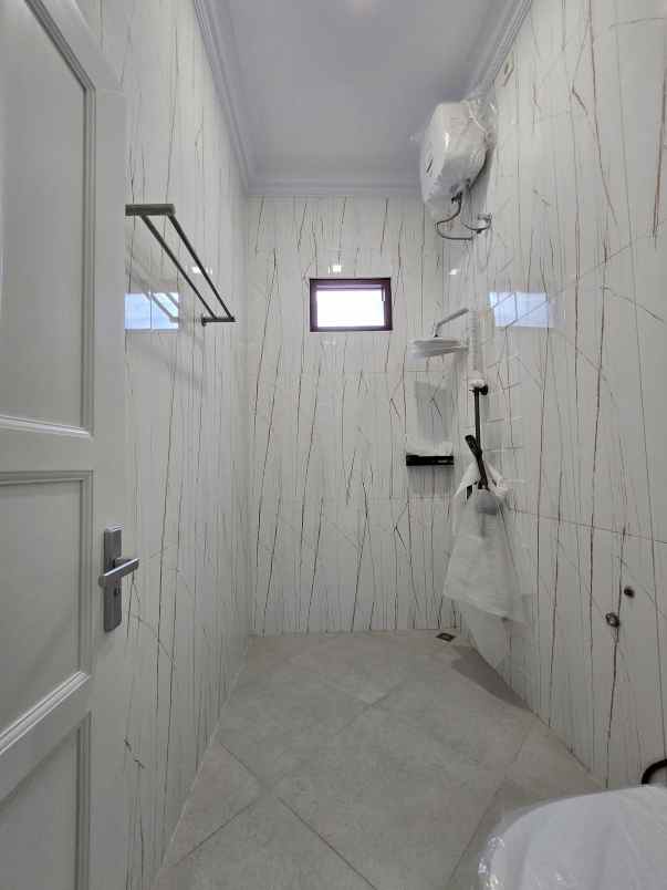 dijual rumah jl raya komplek kavling