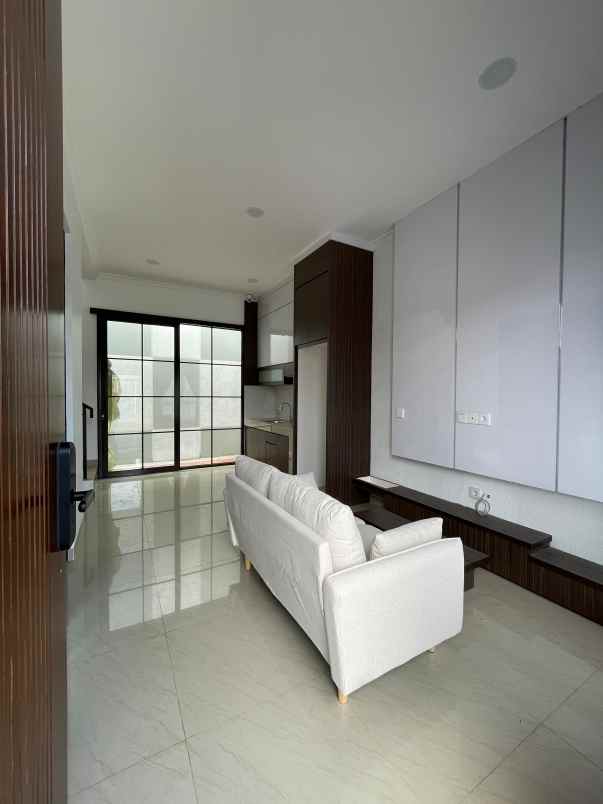 dijual rumah jl raya serua bojongsari depok