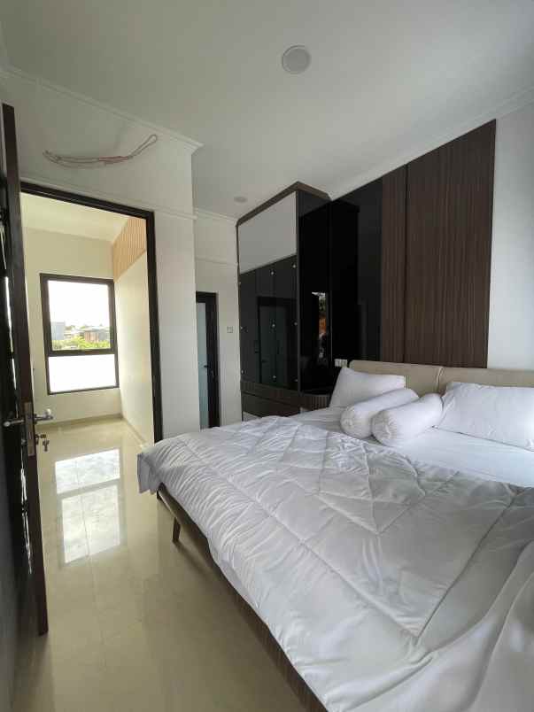 dijual rumah jl raya serua bojongsari depok