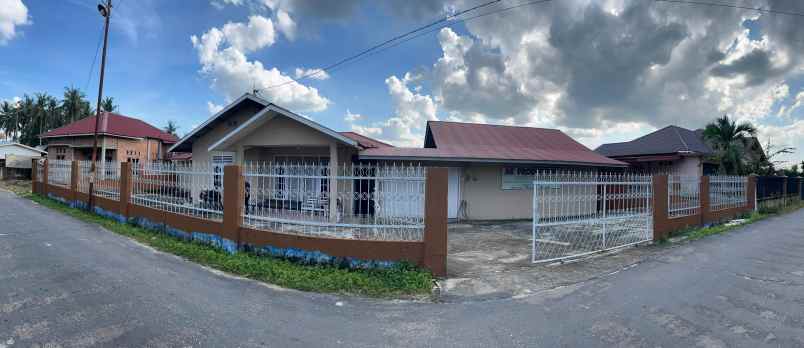 dijual rumah jl sekuntum